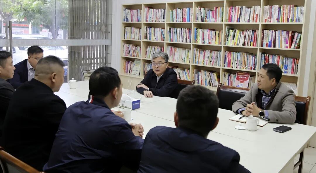 劉志懷在沙河鎮調研